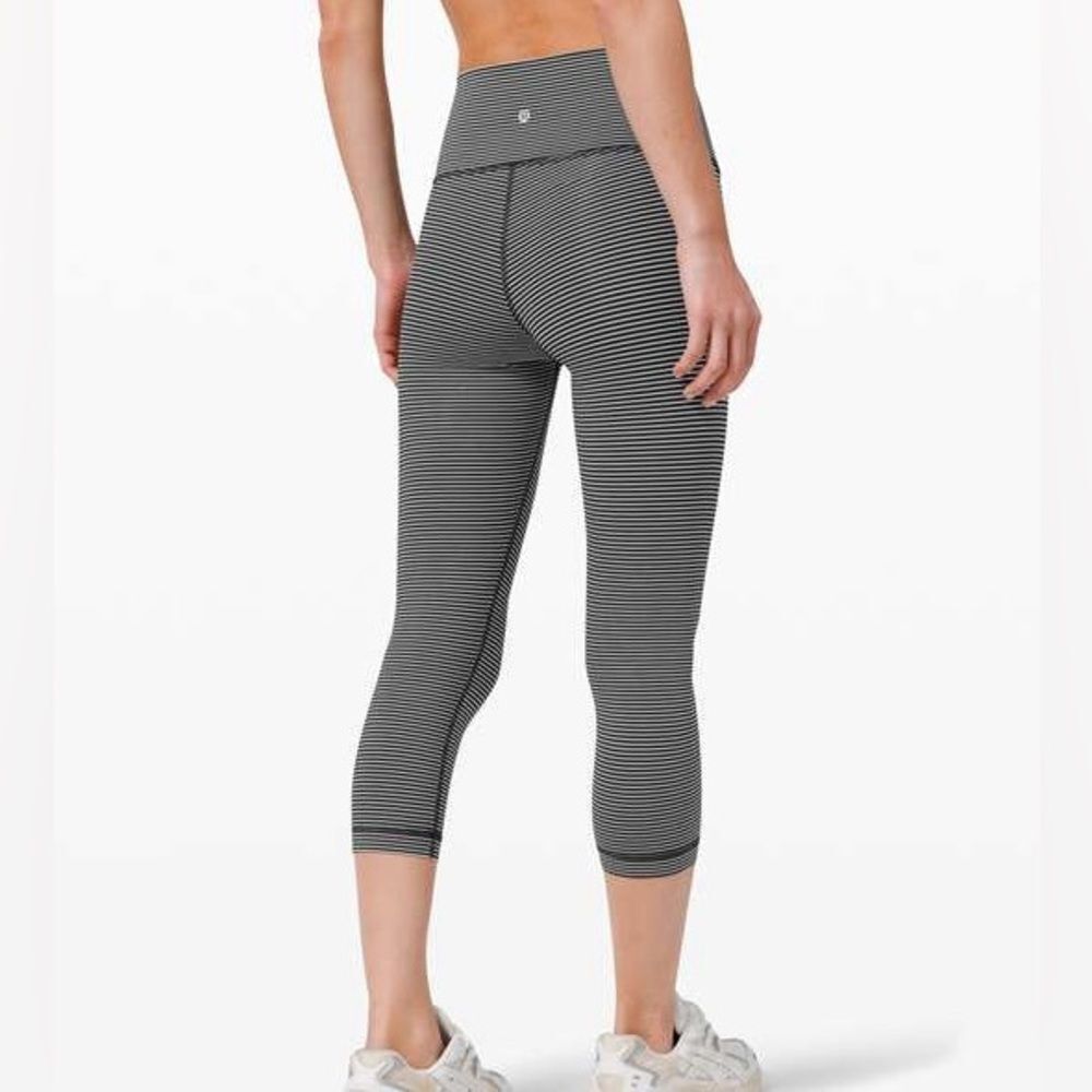 Lululemon Grey White Striped High Rise Crop Yoga Leggings Size 4